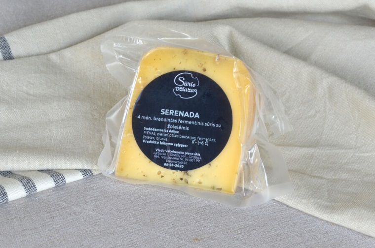 Brandintas fermentinis sūris su provanso žolelėmis „Serenada“ 47 % riebumo