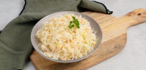 Rauginti kopūstai dubenėlyje