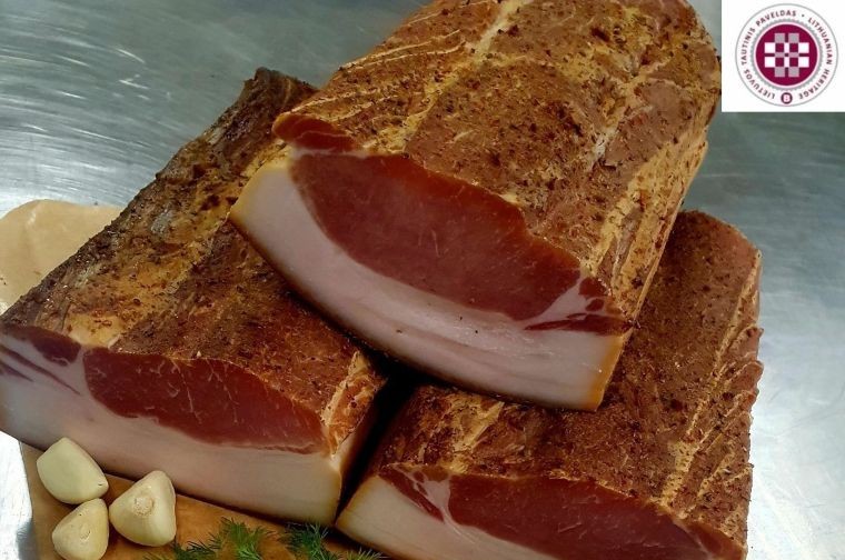 Šaltai rūkyta kiaulienos nugarinė su oda, aukščiausia rūšis