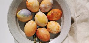 Velykų tradicijos šiandien - marginti kiaušiniai